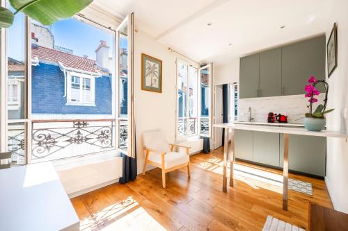 Eiffel Tower family apartment