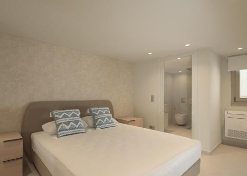 Infinity Suites, By Hellocrete