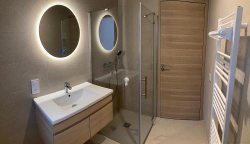 Apartment in Cannes 4br 8p AC Free parking 12 mns walk to Palais