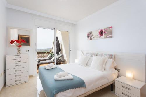 Apartamento con piscina climatizada y vistas