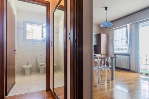 a hallway with a glass door leading to a bathroom at Ornella's apartment Relax-Wi-Fi e AC- ideale famiglie in Casale di Scodosia