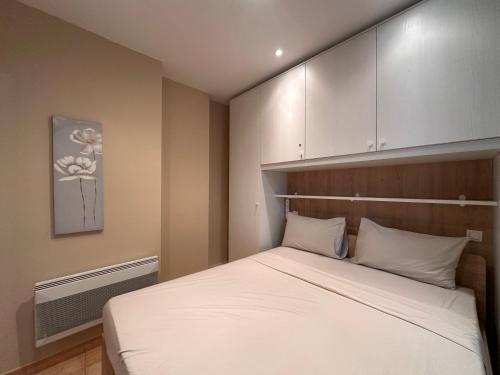 a bedroom with a large bed with white pillows at HENRY BENNEt in Menton