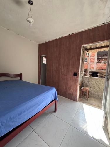 a bedroom with a bed and a window at Beco 6 in Petrópolis