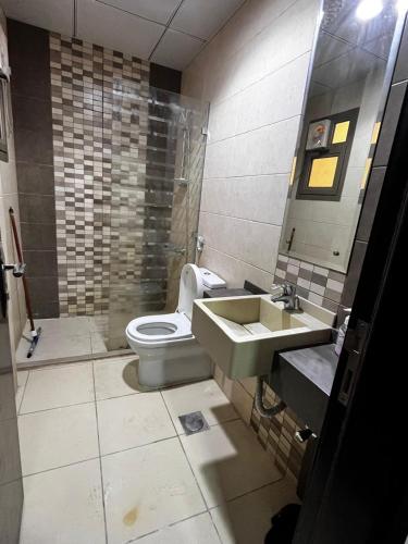 a bathroom with a sink and a toilet at شقة مخدومة 101 in Medina