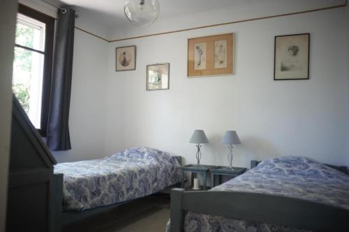 a bedroom with two beds and a window at Les messugues aux issambres in La Garonnette-Plage