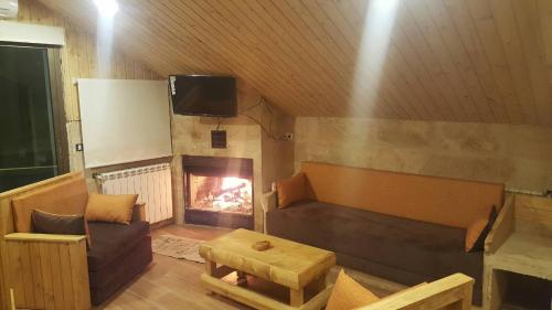 a living room with a couch and a fireplace at Villetta di Faraya in Fārayyā