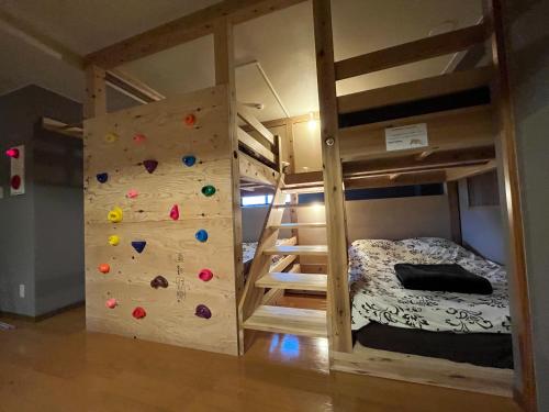 a bedroom with a climbing wall and a bunk bed at 貸切御宿 和 Nagomi in Utsunomiya