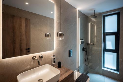 Moya Signature Experience