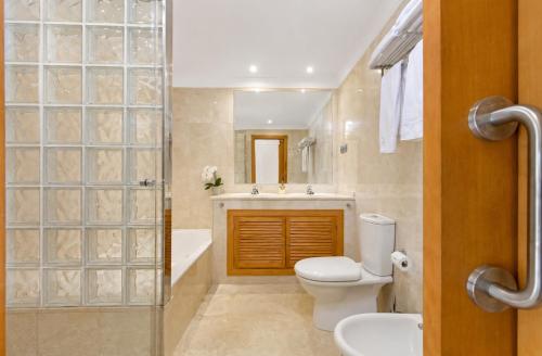 Aloha Hill Club Premium Apartment in Marbella - Pools, Restaurant, Gym, Wlan, Garage