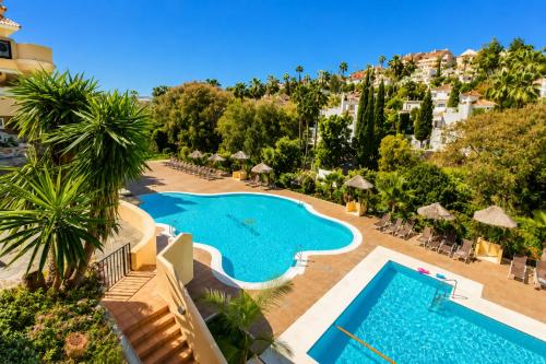 Aloha Hill Club Premium Apartment in Marbella - Pools, Restaurant, Gym, Wlan, Garage