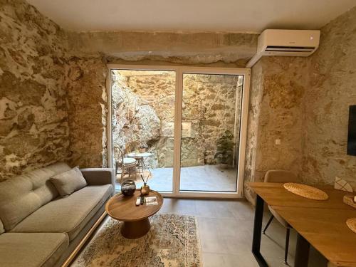 Enguia D'Ouro House