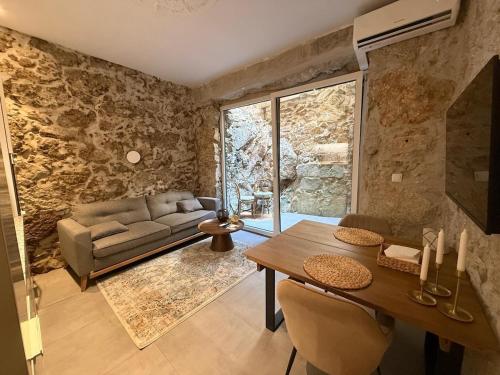 Enguia D'Ouro House