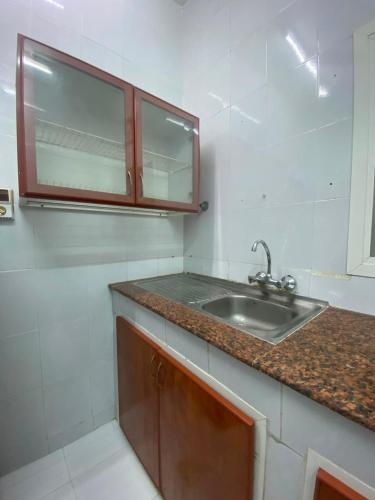 a kitchen with a sink and a counter at الفردوس - RED14 Al-Firdous in Salalah