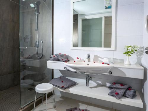 Ένα μπάνιο στο Djerba Plaza Thalasso & Spa