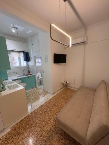 Cosy House in Koukaki Prime Location