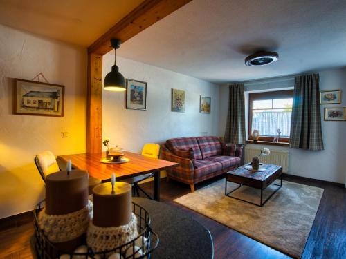 a living room with a table and a couch at Ferienwohnung Cozy Cottage in Morbach