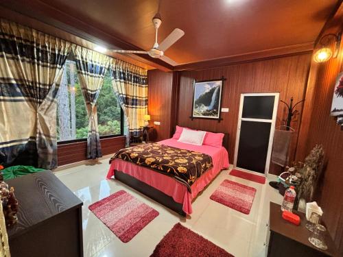a bedroom with a bed with pink pillows in it at Hamadhi guest in Haldummulla