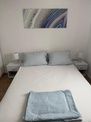 Mirela modern apartment near the beach, Novalja