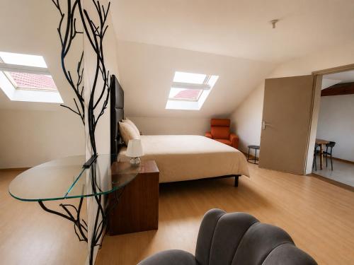 a bedroom with a bed and a glass table at La Clef des vignes 4 in Roye