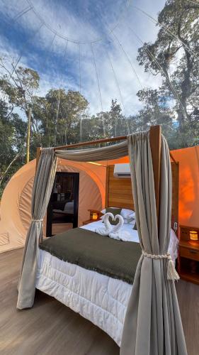 a bedroom with a bed in a tent at Sora Bubble in Angelina