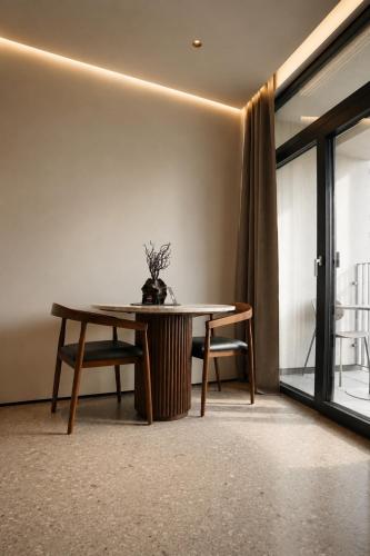 a table with a vase on it next to a window at Valverda - Boutique Apartments in Grödig