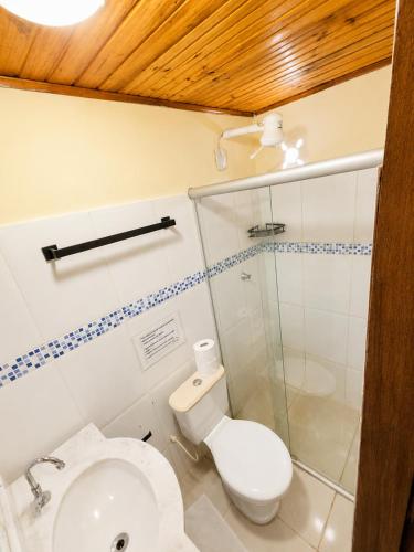 a bathroom with a toilet and a shower at Pousada La Cabana in Itacaré