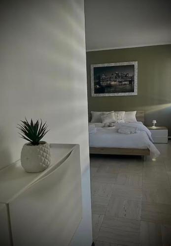 a bedroom with a bed and a potted plant at Vercelli Civico 31 in Vercelli