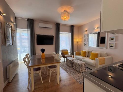Heart of Bairro Alto Central Apartment with AC
