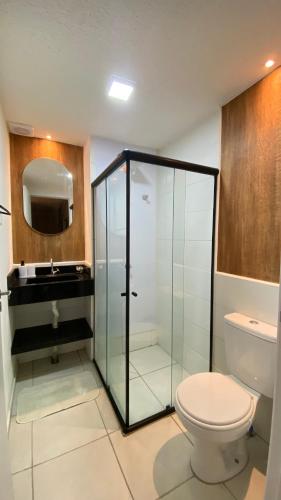 a bathroom with a glass shower with a toilet at Aconchego Perto das praias da região oceânica in Niterói