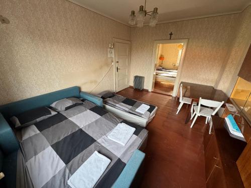 an overhead view of a bedroom with a bed at Pokoje Zbąszynek in Zbąszynek