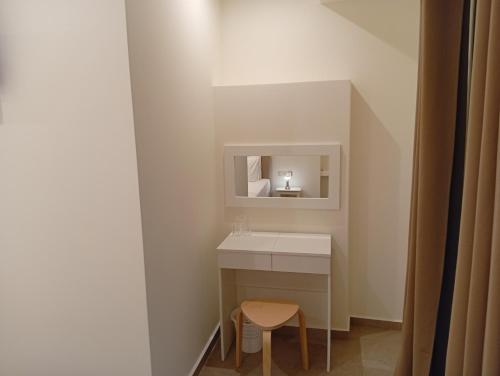 a small bathroom with a sink and a mirror at Fyki sea view apartment in Vlikhón