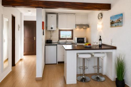 Ocean View Apt , Old Town, Walk to Beach & Restaurants