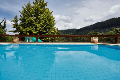 A piscina localizada em Hotel Saint Michel ou nos arredores