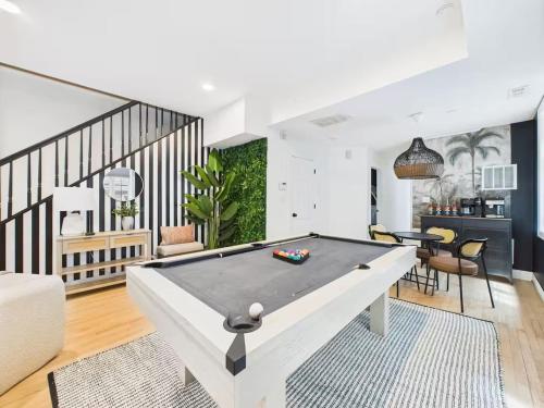a living room with a pool table in it at Luxe Chicago Retreat Game Room, Deck Fire Pit in Chicago