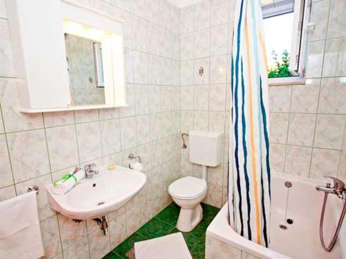 Apartments Darija Supetar - Two Bedroom Apartment with Terrace