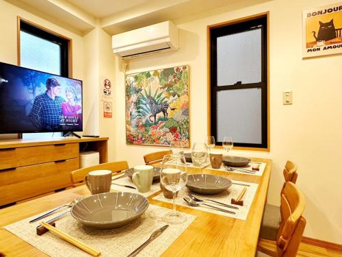 OMOYI-HOUSE Spacious 4BR Sleeps 8 in Shinjuku-Yoyogi Private 4 Floors with Big Balcony Near Gyoen Takashimaya Isetan