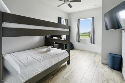 a bedroom with two bunk beds and a window at Sunset Acres Ideal for all Occasions in Clermont