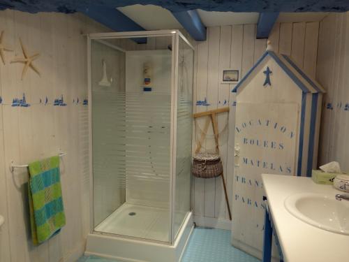 Bilik mandi di Le gîte d'Arthur