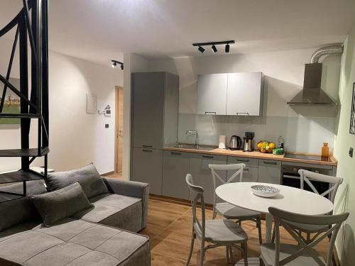 Apartments Zanet & Niccolo - Classic Duplex Apartment with Sea View - Niccolo
