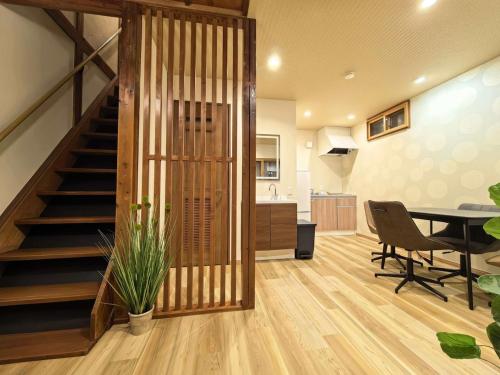 Mizuki 5-minute walk from Tsuruhashi Station Detached house Japanese-style room with tatami mats Maximum 5 people Namba 6 minutes, Tennoji 6 minutes Kansai Airport Nara JR, Kintetsu, Sennichimae