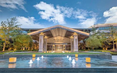 a building with a fountain in front of it at Gran Meliá Xian in Xi'an