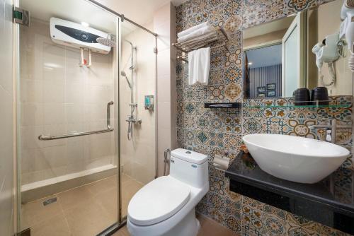 a bathroom with a toilet and a sink and a shower at TRUNG - The Coffee House in Hanoi