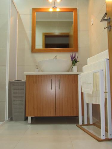 a bathroom with a sink and a mirror at Cantinho da Ilha in Achadinha
