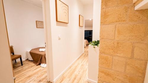a hallway leading to a room with a brick wall at Maison moderne 3 chambres avec terrasse Maison Familiale Région Bordeaux in Salleboeuf