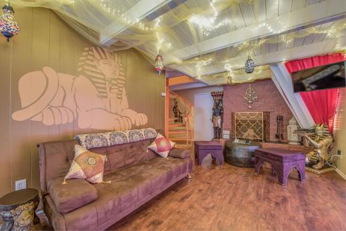 a living room with a couch and a fireplace at Shorebirds Villas in Ocean Shores