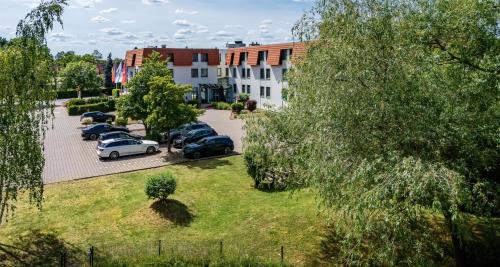 a group of cars parked in a parking lot at Best Western Spreewald in Lübbenau