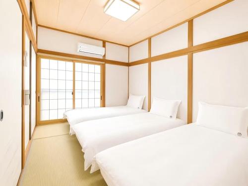 Yuraku USJ 5 minutes Nishikujo Station 5 minutes on foot Entire house for exclusive use Two toilets Maximum 7 people Direct access to Umeda, Osaka in 4 minutes Direct access to Kansai Airport