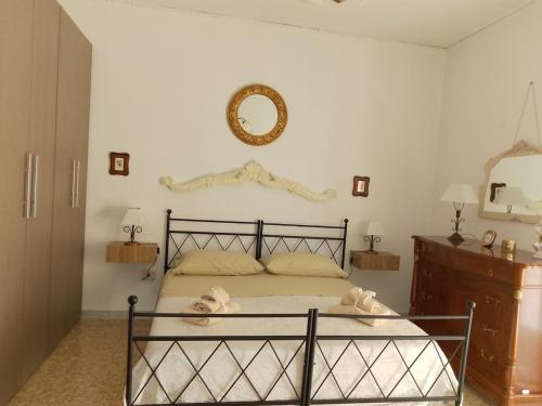 a bedroom with a bed and a mirror on the wall at La Casa di Anna'80 in SantʼArcangelo