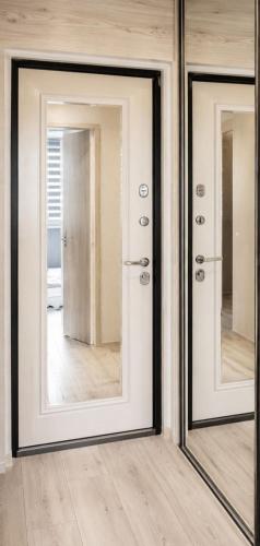 two mirrors in a room with a hallway at Kвартира -студия in Daugavpils