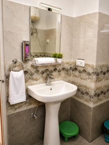 a bathroom with a sink and a mirror at Lime Tree Haven in Kulu